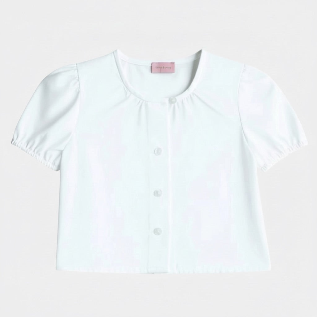 Kinderdirndlbluse kurzärmlig mit klassischen Puffärmeln und mit T-Shirt Schnitt freigestellt