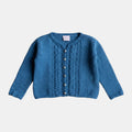 Kindertrachtenjacke oder Kinderstrickjacke aus Bio-Schurwolle blau mit Zopfmuster handgestrickt in Bayern