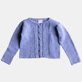 Kindertrachtenjacke oder Kinderstrickjacke aus Bio-Schurwolle flieder mit Zopfmuster handgestrickt in Bayern